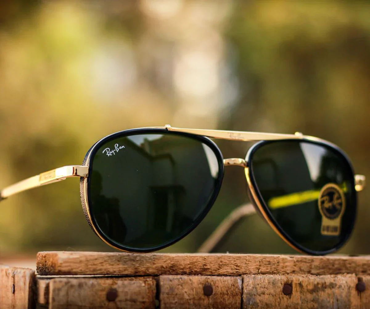 Stylish Black & Gold Wayfarer Sunglasses For Unisex